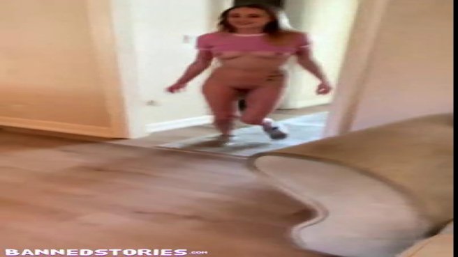 Девушка пробует секс на природе и дома со знакомым