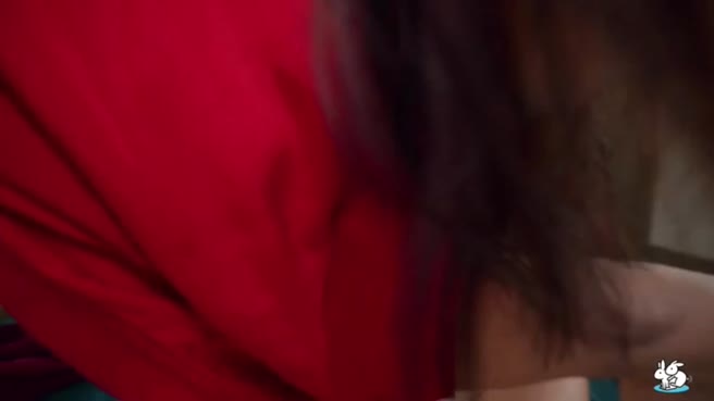 Сексапильная брюнеточка сосет член и скачет на нем по полной от первого лица