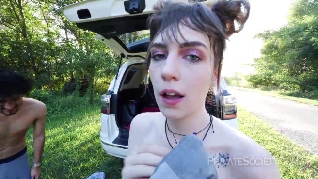 Сучка трахается с мексиканцем на обочине дороги