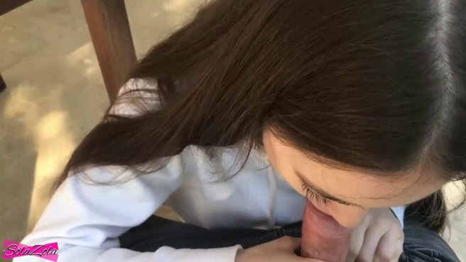 Девка отлично поработала ротиком и угостилась свежей спермой