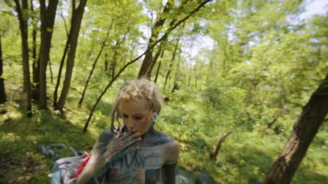 Ебет в лесу неформалку Анускэт по высшему разряду