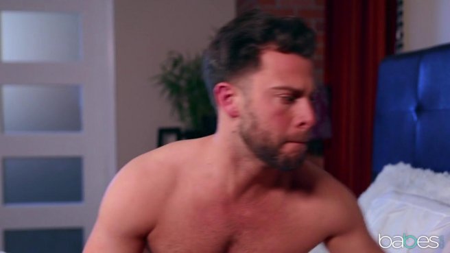 Полицейская азиатка выебла мужа сотрудницы на зло