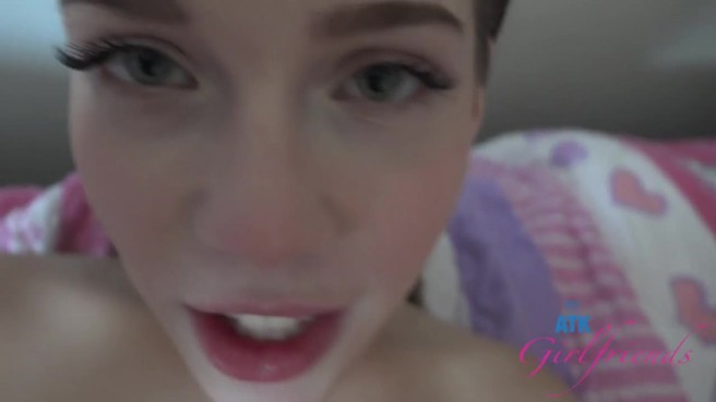 Кремпай в киску для телки с розовой дыркой