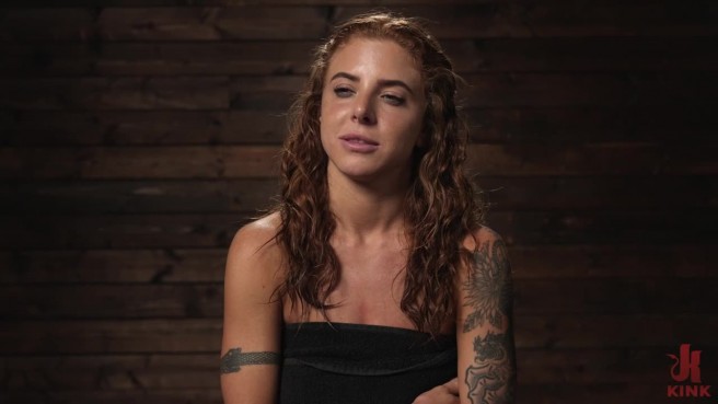 Мужик подвязал рабыню и страстно ласкал