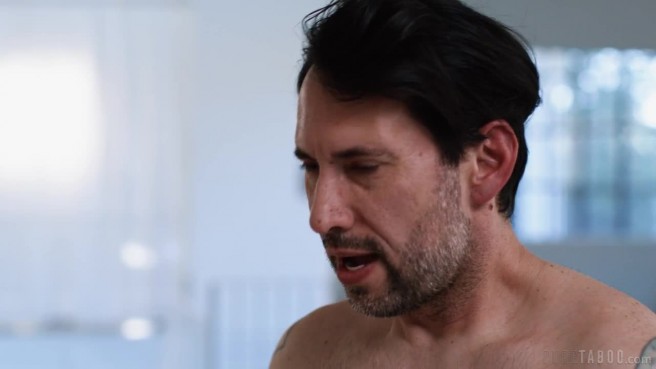 Рыжую телку трахают двое во все узкие щели