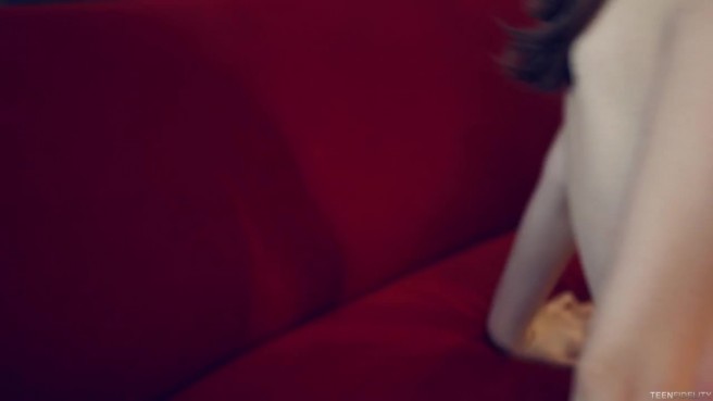 Очкастая девка в гетрах отдалась мужику постарше