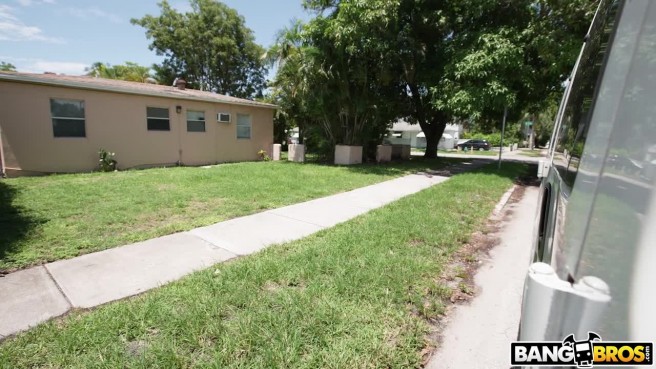 Приманка для грудастой в трахательном автобусе