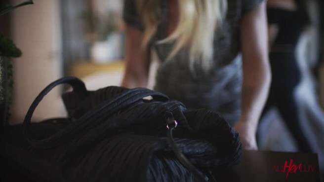 Мачеха лесби и наслаждение для падчерицы