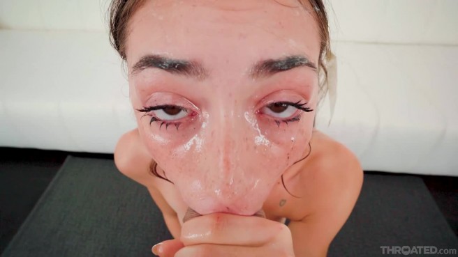 Горловой минет для добычи свежей спермы