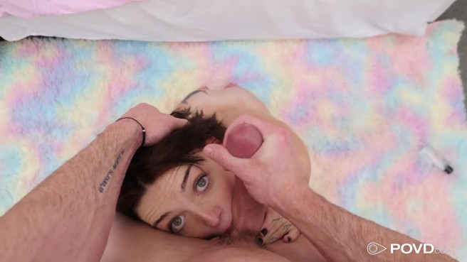 Сильный уровень наслаждения худышки