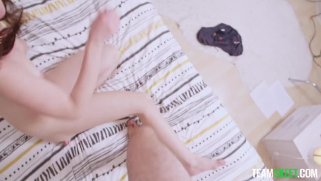 Пора отвлечь сестру от порнухи