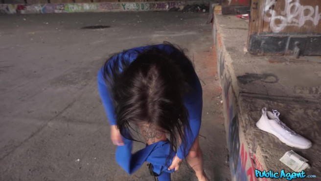 Беспощадный пикап для прогуливающейся тёлки