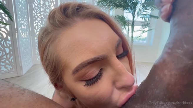 Девушка, склонная к жопотраху