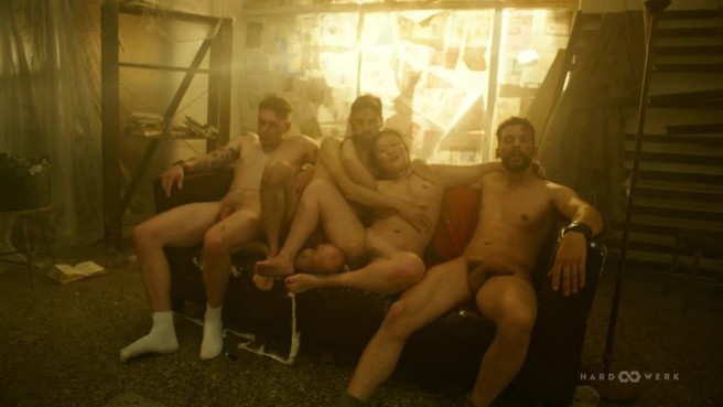 Групповое приключения в заброшенном доме