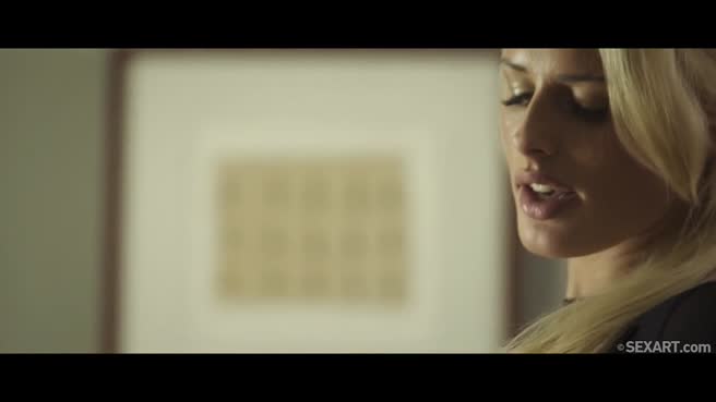 Красотка присела на лицо парня перед тем, как дать ему оттрахать себя в киску