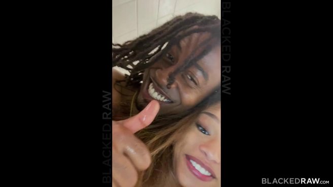 Классический секс с хуястым негром позволил шлюшке струйно кончить