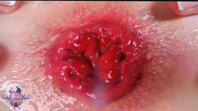 Девушка любит косплей и грязную мастурбацию